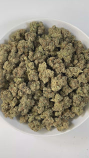 PUFFY Malibu Pure Kush is an indica-dominant THCa strain born from the legendary Hindu Kush and an undisclosed parent strain. The aroma is sharp and invigorating, blending gassy notes with earthy undertones and a cool hint of eucalyptus. Visually, buds are dense, coated in sticky resin and highlighted by bright, fiery pistils. Consumers often report a deeply euphoric and relaxing experience with pronounced stress relief, while many also find it beneficial for improving sleep, easing pain, and reducing anxie