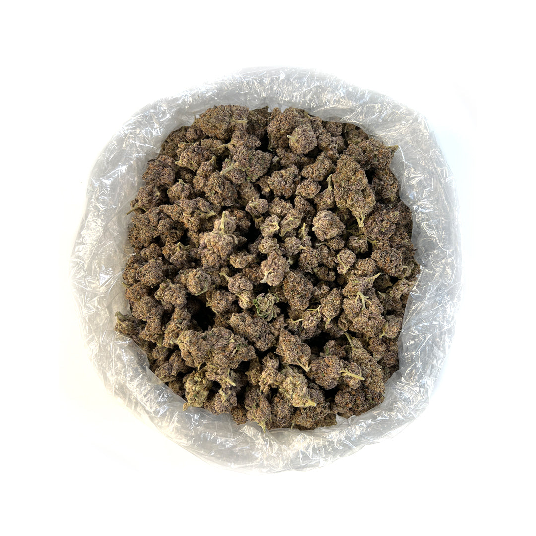 PUFFY Alien Orange Gum THCa is an Indica-Dominant Hybrid strain crafted through the masterful crossing of the delectable Orange Bubblegum and Alien Tech strains. True to its name, this strain boasts a bold, citrus-forward profile, blending super sour orange with sweet, fruity bubblegum undertones that occasionally develop a spicy kick. Its aroma is just as enticing, featuring a spicy diesel essence laced with zesty sour orange and a touch of candied bubblegum. Users report that Alien Orange Gum kicks in qui