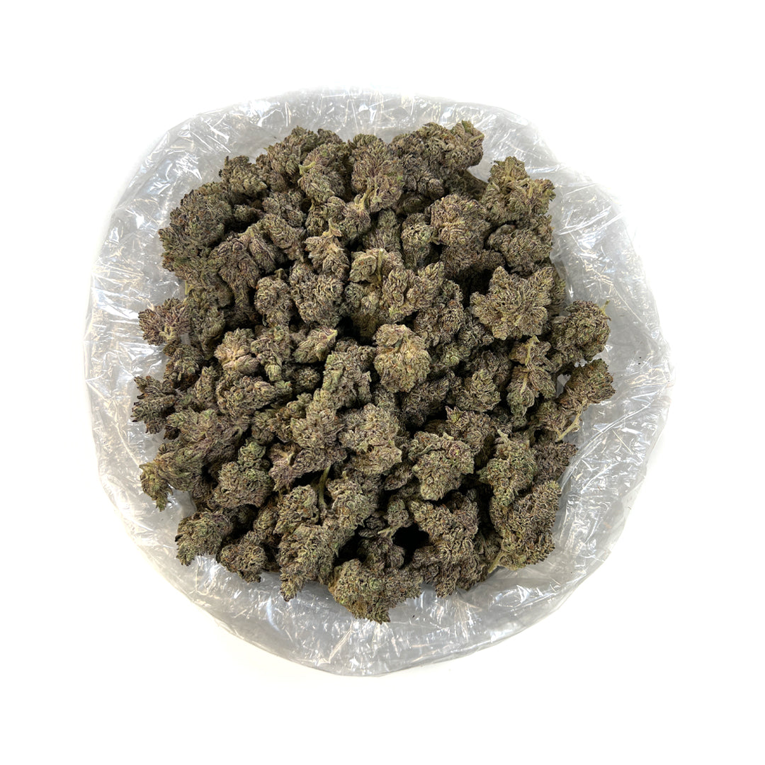 PUFFY Truffle Pop THCA is a standout sativa hybrid made by crossing Red Pop and Tropical Truffles.The strain features dense, eye-catching buds with bright orange pistils and a thick layer of trichomes. Truffle Pop's aroma and flavor are equally impressive, combining sweet tropical fruit notes with refreshing hints of pine and citrus for a truly invigorating experience. Users reported that it has vibrant and uplifting effects that energizes both mind and body.