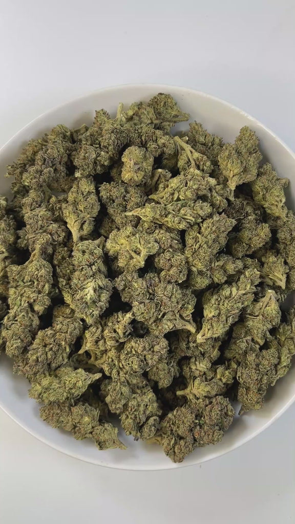 PUFFY Sherb Cream Pie is an indica-dominant hybrid THCa strain, born from the renowned cross of Ice Cream Cake and Sherb BX1. The aroma bursts with a playful blend of sweet candy and fruity notes, underlined by a sharp, tangy chemical edge. Visually, the buds are light and airy with a slightly conical form, showcasing rich green and purple tones, all enveloped in a sparkling layer of frosty trichomes. Consumers often report a wave of euphoria and happiness paired with soothing relaxation and a balanced ment