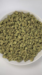 PUFFY Jet Fuel Acai (smalls) is a balanced hybrid THCa strain, born from the renowned cross of Cross of Hi-Octane × Jet Fuel. Aroma is bold and gassy with a refreshing touch of cool mint that lingers on the nose. Visually, dense medium-to-large buds show bright green hues, orange pistils, and a frosty trichome finish. Consumers often report a fast-hitting cerebral lift that sparks energy, focus, creativity, and motivation, followed by a soothing body relaxation.
