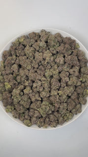 PUFFY Galactic Warhead is a balanced hybrid THCa strain, born from the renowned fusion of Gelato 33 and a mysterious, unnamed cultivar. The aroma is bright and refreshing, bursting with zesty lemons, tropical fruits, and delicate floral notes. Visually, dense green buds with purple hues and fiery orange pistils are coated in sticky trichomes. Consumers often report an immediate euphoria and uplifted, creative mood, accompanied by a relaxed body sensation and calmness, making it ideal for stress relief, mood