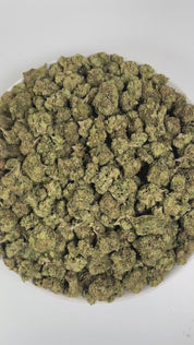 PUFFY Gelato 33 is a balanced hybrid THCa strain, expertly crafted by crossing the legendary Sunset Sherbet and Thin Mint GSC. The aroma bursts with zesty lime and juicy fruit notes, layered over a sharp, classic diesel undertone. Visually, the buds are compact and chunky, with dark green to purple hues, vibrant orange pistils, and a frosty trichome coat. Consumers often report fast-acting, uplifting effects that bring mental clarity, elevated mood, stress relief, and a natural ease that enhances creativity