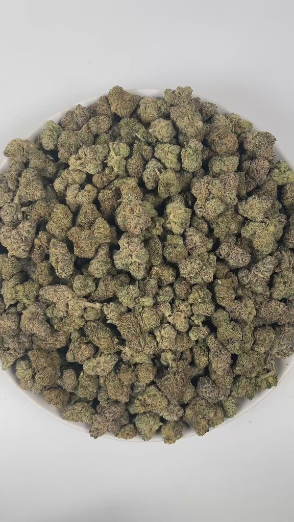 PUFFY Super Runtz is a hybrid THCa strain, expertly crafted from a potent cross between Super Lemon Cherry Gelato and Runtz. The aroma combines sweet candy notes with bright lemon zest and a sharp, gassy undertone. Visually, the buds feature chunky or elongated forms in deep green and purple, lit with orange pistils and coated in sugar-like frosty trichomes. Consumers often report an uplifting wave of euphoria that brightens the mood, gradually melting into deep relaxation while still allowing moments of ca