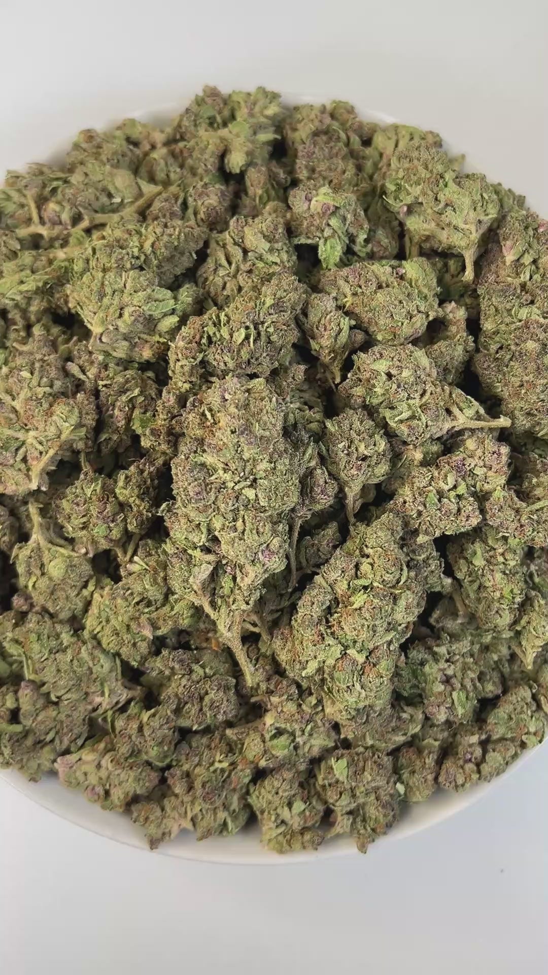 PUFFY Sweet Dream is a balanced hybrid THCa strain, born from the flavorful cross of Al’s Dream × Gupta Kush. The aroma unfolds with rich woody and earthy notes, layered with a warm, spicy undertone and a subtle touch of natural sweetness, creating a balanced and inviting scent. Visually, dense forest-green buds are streaked with vibrant orange pistils and dusted with sparkling trichomes. Consumers often report a powerful combination of body relaxation, euphoria, and an uplifted, joyful mood.


