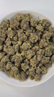 PUFFY Lazer Fuel is a powerful hybrid THCa strain, expertly crafted from the cross of Gary Payton and Falcon 9. The aroma is a complex and striking blend of zesty lemon peels, sharp chemical undertones, warm spices, and earthy notes of tar. Visually dense and fluffy, this pepper-shaped bud features forest green hues, bright orange pistils, and a thick, frosty coating of chunky white trichomes that make it truly unique. Consumers often report an immediate cerebral uplift that sparks creativity and sociabilit
