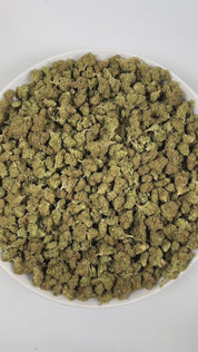 PUFFY The Doctor (smalls) is an indica-dominant hybrid THCa strain born from the complex cross of Great White Shark, Super Skunk, A South India–derived indica variety. The aroma is a rich blend of woody, herbal, and sweet notes, creating a warm and inviting fragrance experience. Visually, dense spring green buds with hints of purple, bright orange pistils, and a thick coating of sparkling trichomes. Consumers often report euphoric and calming effects, accompanied by lighthearted giggles and a noticeable inc