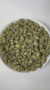 PUFFY Turbo Lemon Cake is a sativa-dominant hybrid THCa strain, carefully bred from crosses of Sour Kush, Turbo Diesel, Sour Diesel, and Harlequin. The aroma opens with bold notes of diesel, layered with earthy undertones and a bright hint of lemon, creating a truly captivating sensory experience. Visually, dense forest‑green buds with hints of purple and fiery orange pistils are generously coated in sticky, sparkling trichomes. Consumers often report an energetic, uplifting, and happy cerebral buzz that sp