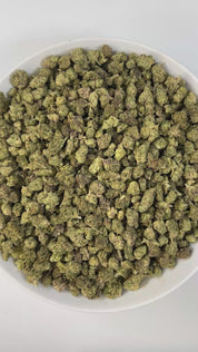 PUFFY Candy Runtz (smalls) is a balanced hybrid THCa strain, born from the legendary cross of ZKZ and Gelato. A bold blend of sharp gas, sweet candy, and refreshing mint creates a rich, layered aroma that’s both striking and memorable. Visually dense buds, frosty with bright orange pistils and purple accents. Consumers often describe an initial wave of euphoria that sparks creativity and uplift, gradually easing into a calm, relaxing state.

