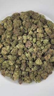 PUFFY Atomic is an indica-dominant hybrid THCa strain created by crossing Chemdawg and OG Kush, then further refined with THC Bomb. The aroma is a bold blend of sharp fuel notes complemented by a pungent intensity and a refreshing hint of lime. Visually, the buds are dense and dark forest-green, accented by vibrant orange pistils and a thick coating of glistening trichomes. Consumers often describe an initial wave of uplifting, euphoric cerebral effects that quickly elevate mood and enhance focus, gradually