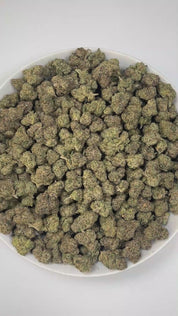 PUFFY Super Runtz is a hybrid THCa strain, expertly crafted from a potent cross between Super Lemon Cherry Gelato and Runtz. The aroma bursts with sweet candy notes layered over sharp lemon and a bold gassy finish, creating a uniquely enticing scent. Visually, the buds feature chunky or elongated forms in deep green and purple, lit with orange pistils and coated in sugar-like frosty trichomes. Consumers often report an uplifting wave of euphoria that brightens the mood, gradually melting into deep relaxatio