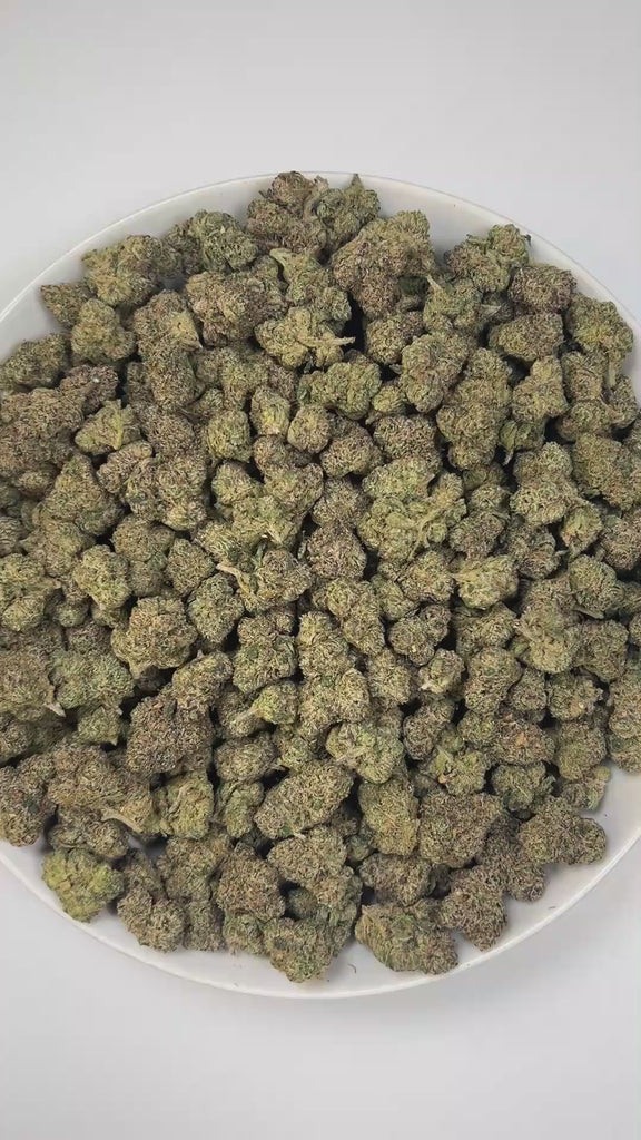 PUFFY Super Runtz is a hybrid THCa strain, expertly crafted from a potent cross between Super Lemon Cherry Gelato and Runtz. The aroma bursts with sweet candy notes layered over sharp lemon and a bold gassy finish, creating a uniquely enticing scent. Visually, the buds feature chunky or elongated forms in deep green and purple, lit with orange pistils and coated in sugar-like frosty trichomes. Consumers often report an uplifting wave of euphoria that brightens the mood, gradually melting into deep relaxatio