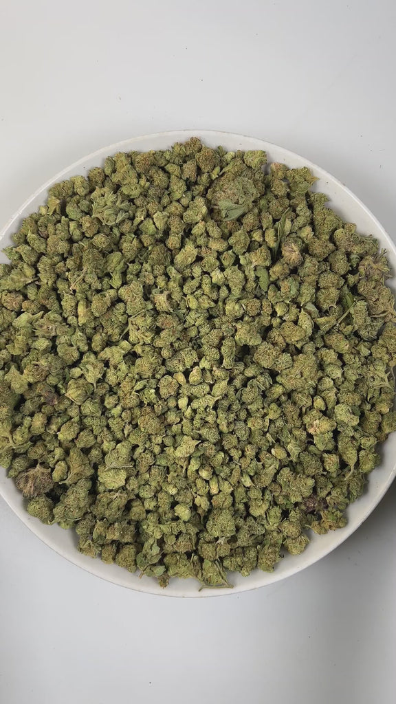 PUFFY Headband (smalls) is a balanced hybrid THCa strain created by crossing cross OG Kush and Sour Diesel. The aroma blends rich earthy tones with sharp fuel notes and a zesty hint of lime for a bold, invigorating scent. Visually, dense buds of deep forest green with lime highlights, bright orange pistils, and a frosty trichome coating. Consumers often experience an uplifting and euphoric high that sparks creativity while delivering deep, soothing body relief for tension and discomfort.