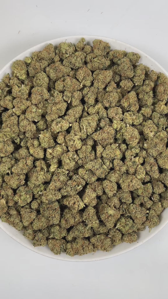 PUFFY Sour OG is a balanced hybrid THCa strain, born from the cross of Sour Diesel and OG Kush. The aroma is a bold blend of chemical undertones, pungent diesel, and a distinctly gassy note. Visually striking, these dense buds feature deep green tones with purple accents, dotted with orange pistils and a sparkling trichome coating. Consumers often report an initial euphoric head high that gradually flows into a soothing, relaxed body sensation, leaving them feeling blissful, sociable, and energized. 