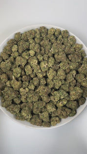 PUFFY Modified Sunset is an indica-dominant hybrid THCa strain, born from the iconic fusion of Sunset Sherbet and a carefully chosen hybrid. The aroma opens with sharp, earthy grassy notes, intertwined with pungent diesel undertones and a subtle, spicy peppery kick. Visually, the buds are dense, showcasing vibrant green hues with deep purple undertones, accented by bright orange pistils and enveloped in a thick, frosty layer of trichomes. Consumers often report an initial wave of smooth cerebral uplift pair