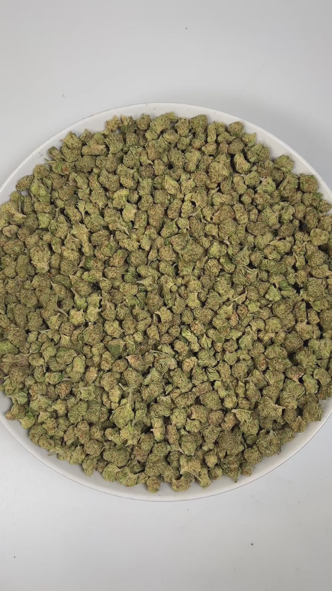 PUFFY Illemonati (smalls) is a sativa-dominant hybrid THCa strain born from the flavorful union of Gelonade and Biscotti. The aroma is intensely pungent, with funky undertones and a distinct gassy edge that immediately commands attention. Visually, medium to large dense conical buds display a blend of forest and lime greens with occasional purple swirls, coated in glistening trichomes and accented by fiery orange pistils. Consumers often describe the experience as bright and invigorating, sparking creativit