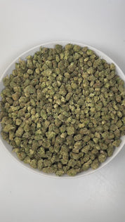 PUFFY Alien OG (smalls) is a balanced hybrid THCa strain, spawned from the renowned pairing of Tahoe OG and Alien Kush. The aroma is a vibrant blend of zesty lemon and fresh pine, awakening the senses with a bright, invigorating freshness. Visually, dense green buds with purple hues and fiery orange pistils are coated in sticky trichomes. Consumers often report a fast-onset cerebral high that brings euphoria, uplifted mood, creativity, and focus, followed by soothing body relaxation.