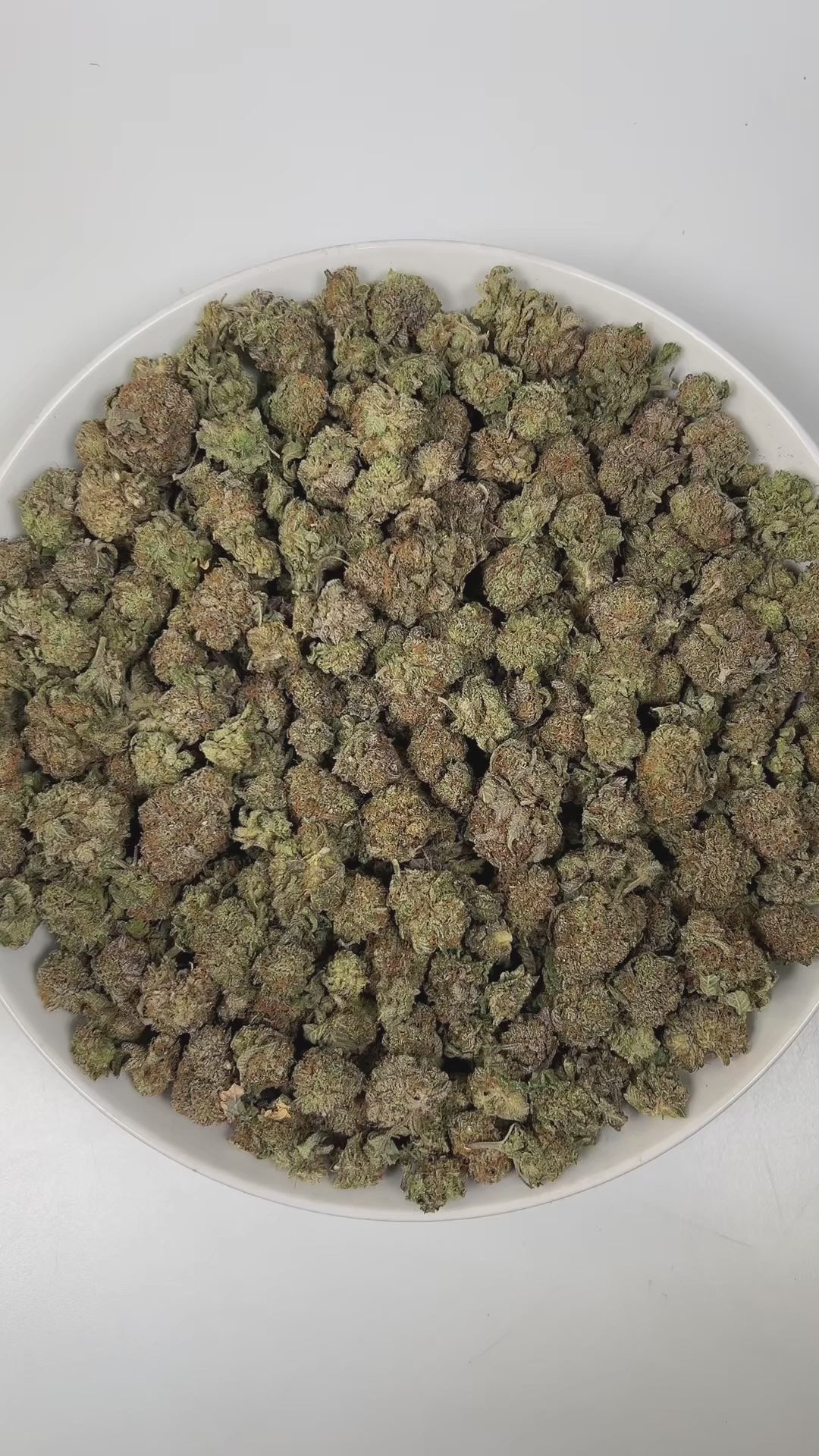 PUFFY Hubba Bubba is an indica-dominant hybrid THCa strain, born from the masterful cross between Fudo and Bubba Kush. The aroma is boldly skunky and pungent, layered with sharp, lingering notes that are beautifully balanced by a subtle yet noticeable floral sweetness. Visually, dense spring-green buds with purple hues and fiery orange pistils are coated in sticky trichomes. Consumers often report a happy, euphoric, and uplifting high that gradually settles into a soothing sense of physical relaxation, crea