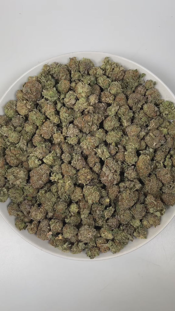 PUFFY Hubba Bubba is an indica-dominant hybrid THCa strain, born from the masterful cross between Fudo and Bubba Kush. The aroma is boldly skunky and pungent, layered with sharp, lingering notes that are beautifully balanced by a subtle yet noticeable floral sweetness. Visually, dense spring-green buds with purple hues and fiery orange pistils are coated in sticky trichomes. Consumers often report a happy, euphoric, and uplifting high that gradually settles into a soothing sense of physical relaxation, crea