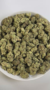 PUFFY LA Kush Cake is an indica-dominant hybrid THCa strain, born from the flavorful cross of LA Confidential and Wedding Cake. The aroma delights with rich, creamy notes, sweet undertones, and a smooth hint of vanilla. Visually, dense green buds shimmer with resin, highlighted by orange pistils and frosty trichomes. Consumers often report a soothing body relaxation, uplifted mood, gentle mental clarity, and a noticeable boost in appetite.
