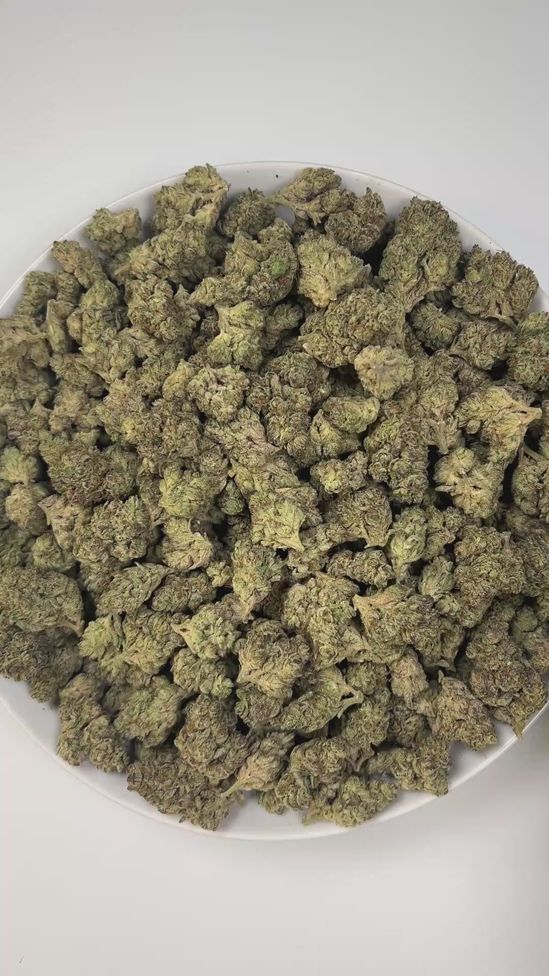 PUFFY Lava Cake is an indica-dominant hybrid THCa strain, crafted from the legendary lineage of Cross of Thin Mint × Grape Pie. The aroma is a rich blend of cookies, creamy vanilla, and a hint of dank sweetness, creating a warm and indulgent scent profile. Visually, the buds are dense with purple highlights, vibrant greens, and bright orange hairs, all dusted in frosty trichomes. Consumers often describe an initial wave of cerebral euphoria and light uplift before the experience shifts into deep physical ca