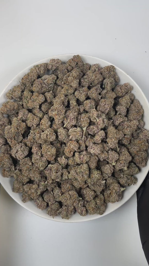 PUFFY Original Z is an indica-dominant hybrid THCa strain, carefully crafted by blending the celebrated genetics of Grape Ape and Grapefruit with a secret third strain. The aroma delights the senses with sweet, candy-like notes, juicy tropical fruit undertones, and bright, zesty accents that create a lively and playful scent. Visually, the dense buds display bright green hues with hints of purple, highlighted by vibrant orange pistils and a thick, frosty coating of trichomes.
