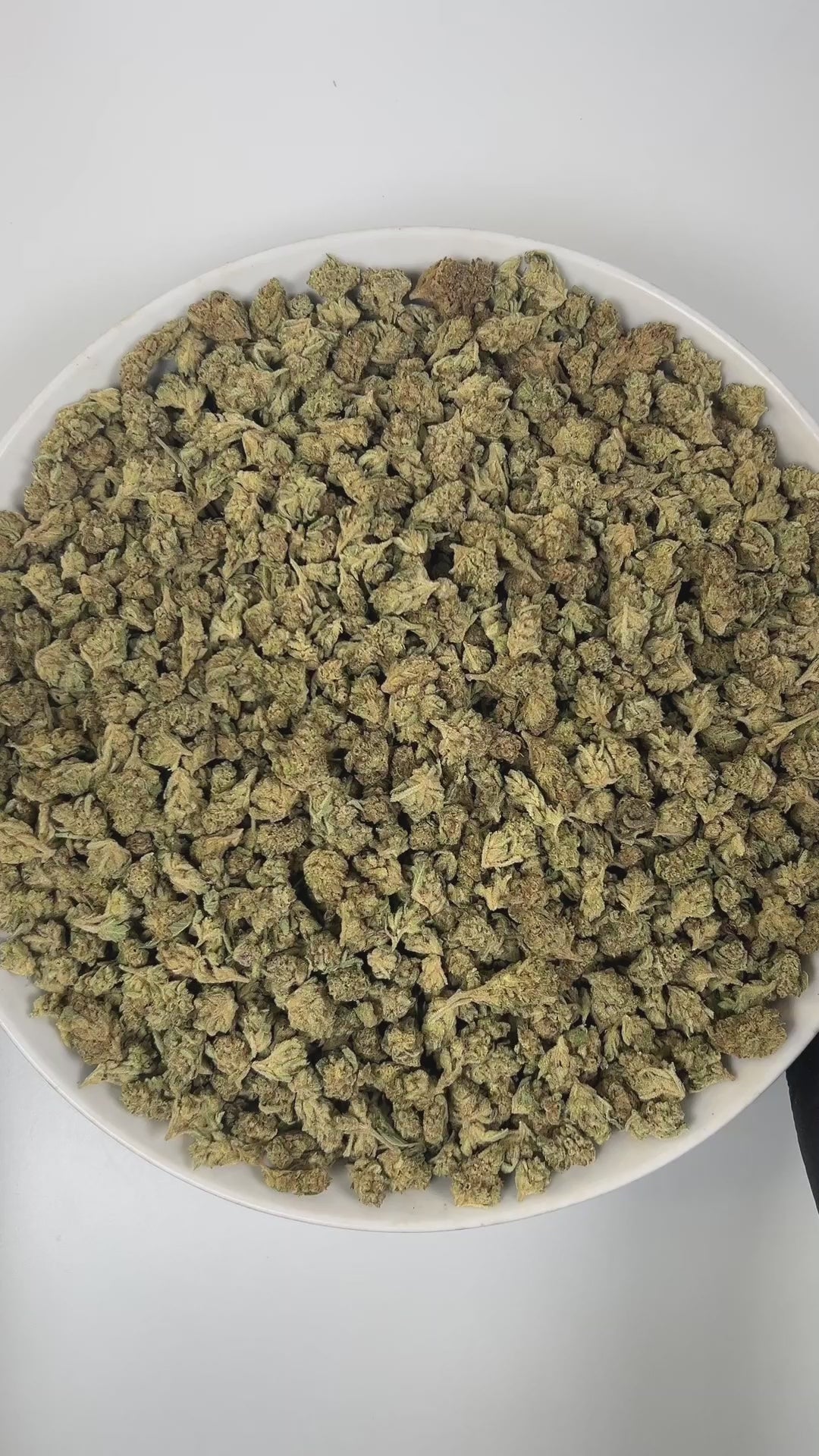 PUFFY Apple Mac (smalls) is a balanced hybrid THCa strain, crafted by crossing the renowned MAC 1 with the potent Trophy Wife. The aroma is a distinctive blend of crisp apple, rich cheesy notes, and grounding earthy undertones. Visually, the dense buds feature forest‑to‑lime green calyxes with hints of purple, bright orange pistils, and a frosty coating of trichomes. Consumers often report an even blend of energizing mental effects and soothing body calm, which may help alleviate stress, anxiety, mood fluct