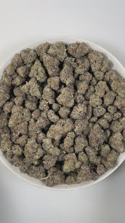 PUFFY Dante's Inferno is an indica-dominant hybrid THCa strain, born from the powerful cross of Oreoz and Devil Driver. The aroma blends sweet berries with creamy vanilla and a warm, comforting cookie note, creating a rich and inviting scent. Visually, dense bright green buds with purple hues and fiery orange pistils are coated in sticky trichomes. Consumers often report an initial uplifting cerebral euphoria with a boost in mood, creativity, and focus, followed by deep body relaxation and soothing stress r