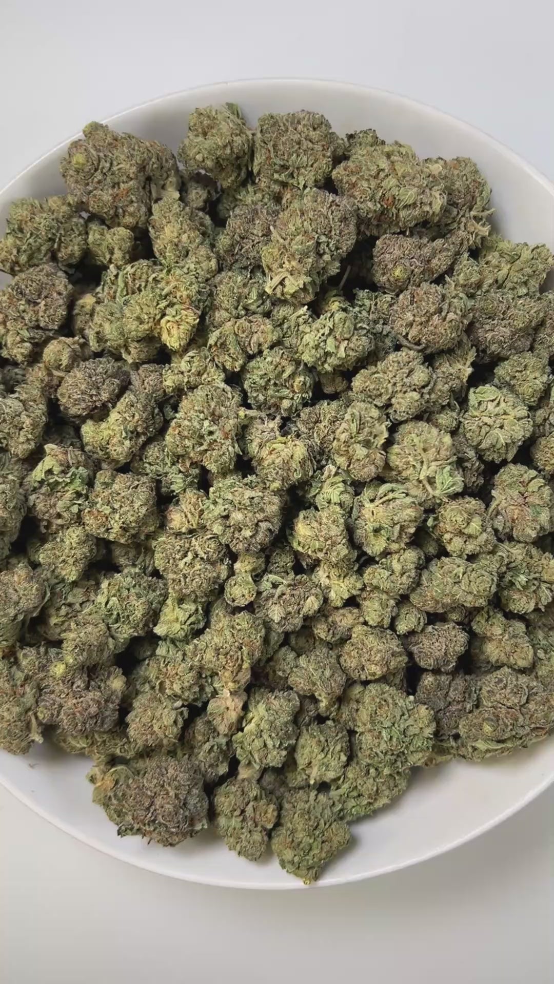 PUFFY Bubba Kush is an indica-dominant hybrid THCa strain, crafted from the legendary lineage of OG Kush × Afghani Indica. The aroma carries deep earthy tones layered with warm cedar and a subtle kick of spice. Visually striking, the buds are dense and resin-packed, shimmering with frosty trichomes over deep green and purple hues accented by bright orange hairs. Consumers often describe the effects as a wave of full-body relaxation that eases stress and pain, encourages restful sleep, and sparks a welcome b