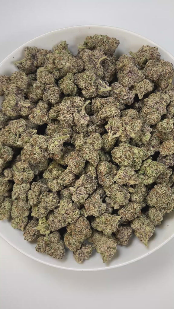 PUFFY Rainbow Candy is an indica-dominant hybrid THCa strain created by crossing ZKZ × Dosidos. Aroma is sweet and candy-like, layered with ripe berries and finished with a sharp chemical edge. Visually striking, these buds are bold in size with layered green tones, fiery pistils, and a crystal-dusted surface that catches the eye. Consumers often report a deeply soothing body calm that melts away tension while simultaneously lifting the spirit into a joyful, euphoric state.
