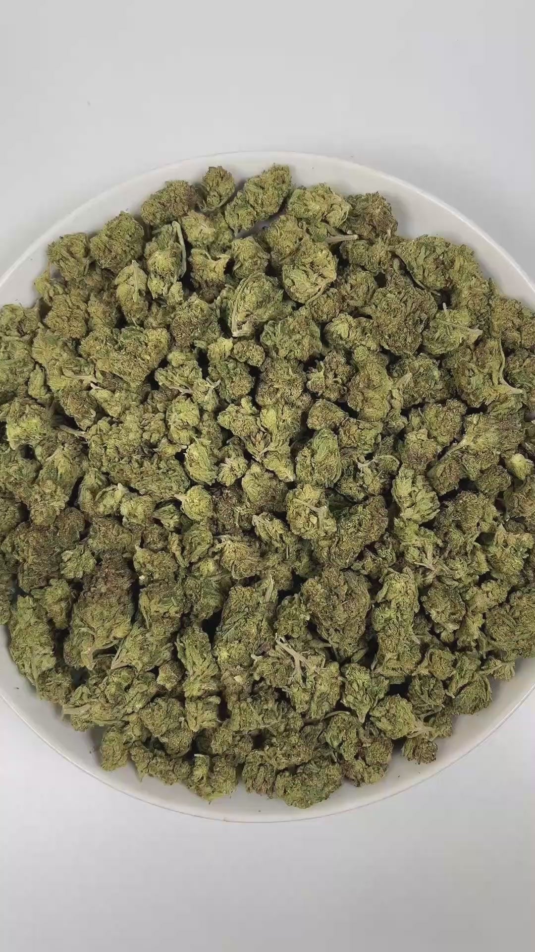 PUFFY Skywalker OG is an indica-dominant hybrid THCa strain, born from the expert cross of Skywalker and OG Kush. The aroma is a refreshing blend of crisp eucalyptus, sweet berry notes, and a subtle, warming spiciness that lingers on the senses. Visually, dense green buds with purple hues and fiery orange pistils are coated in sticky trichomes. Consumers often report a deeply relaxing body high accompanied by euphoric yet calm happiness, frequently leading to sleepiness and increased appetite, best enjoyed 