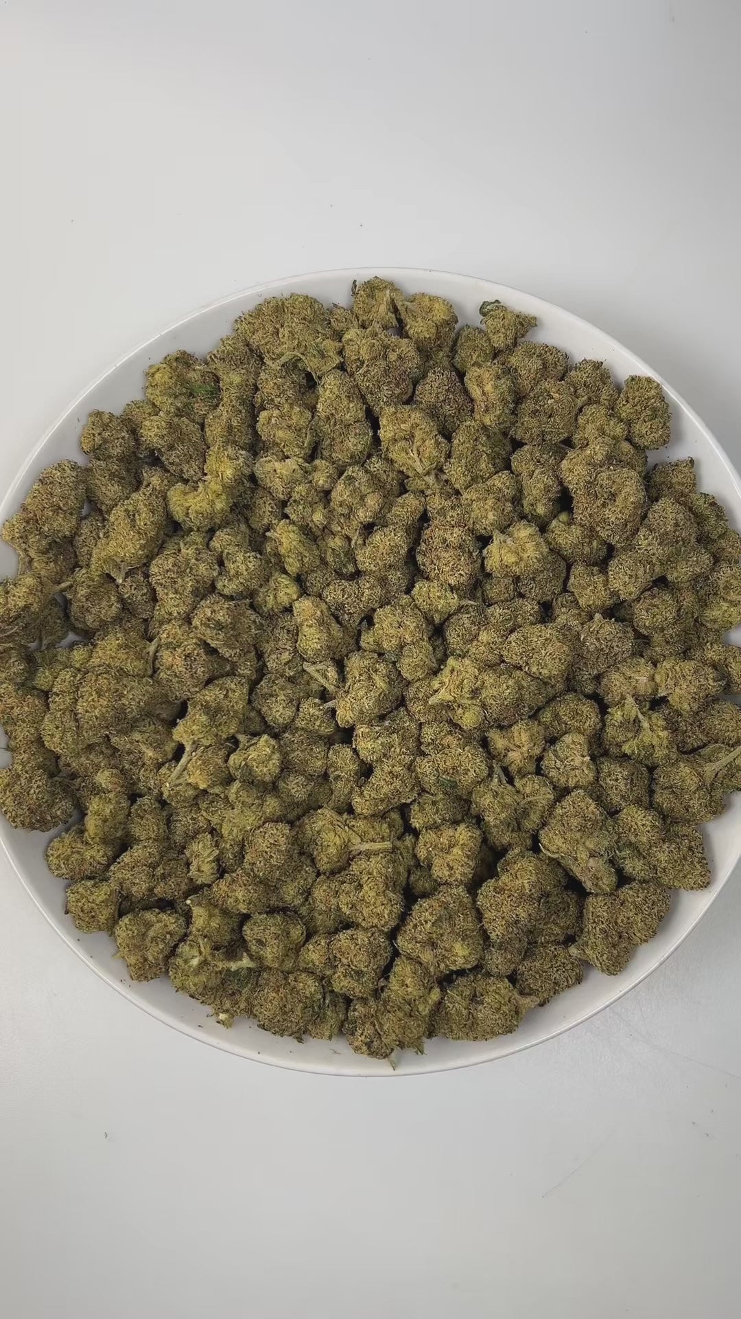 PUFFY Black Runtz is an indica-dominant hybrid THCa strain, born from the renowned cross of ZKZ and Gelato. The aroma bursts with zesty citrus notes, grounded by earthy undertones and a hint of gassy intensity, creating a scent that’s both vibrant and unforgettable. Visually, dense green buds with purple hues and fiery orange pistils are coated in sticky trichomes. Consumers often report an initial wave of uplifting euphoria, creativity, and happiness that gradually transitions into deep relaxation and calm