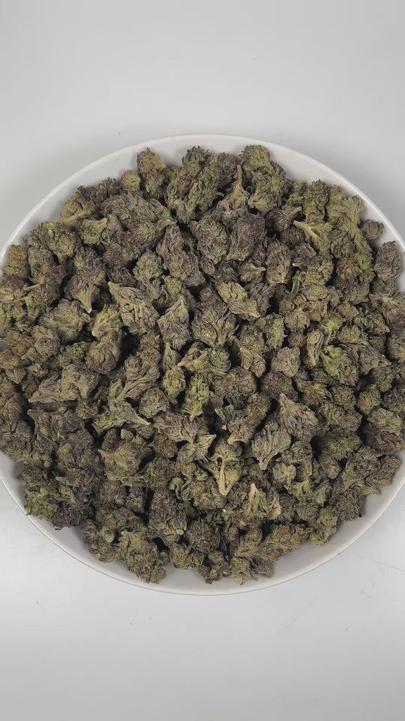 PUFFY Black Runtz is an indica-dominant hybrid THCa strain, born from the renowned cross of ZKZ and Gelato. The aroma opens with lush berry sweetness layered over a deep, dank richness, elegantly finished with soft floral notes that add a smooth, fragrant complexity. Visually, dense green buds with purple hues and fiery orange pistils are coated in sticky trichomes. Consumers often report an initial wave of uplifting euphoria, creativity, and happiness that gradually transitions into deep relaxation and cal