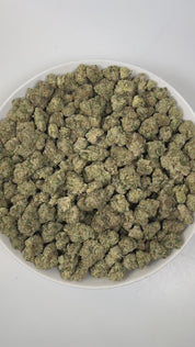 PUFFY Georgia Pie is an indica-dominant hybrid THCa strain, born from the renowned fusion of Gelatti × Kush Mints. The aroma is a juicy blend of ripe melons and tropical fruit, layered with a distinct gassy undertone that adds depth and a bold, pungent edge to the profile. Visually, dense emerald green buds with purple hues and fiery orange pistils are coated in sticky trichomes. Consumers often report a soothing, body-relaxing experience paired with a mellow yet uplifted and gently active headspace, reflec