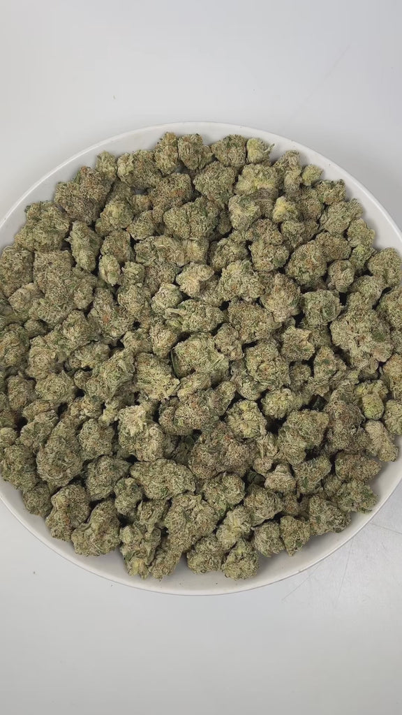 PUFFY Georgia Pie is an indica-dominant hybrid THCa strain, born from the renowned fusion of Gelatti × Kush Mints. The aroma is a juicy blend of ripe melons and tropical fruit, layered with a distinct gassy undertone that adds depth and a bold, pungent edge to the profile. Visually, dense emerald green buds with purple hues and fiery orange pistils are coated in sticky trichomes. Consumers often report a soothing, body-relaxing experience paired with a mellow yet uplifted and gently active headspace, reflec