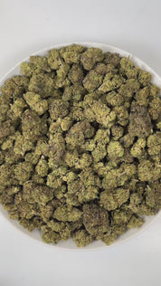 PUFFY Permanent Marker is an indica-dominant hybrid THCa strain, born from the complex cross of Biscotti, Jealousy, and Sherbet BX. The aroma is a vibrant blend of gassy, citrusy, and herbal notes, creating a sharp yet refreshing sensory experience. Visually striking, the buds feature deep purple and green hues, bright orange pistils, and a thick coating of sparkling resinous trichomes. Consumers often report a blissful euphoria that uplifts the mood, sparks creativity, creates gentle tingling sensations, a