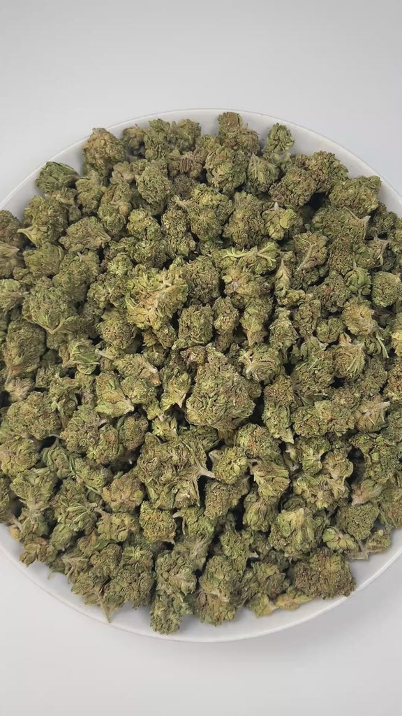 PUFFY Jelly Donut is an indica-dominant hybrid THCa strain, born from the flavorful cross between Girl Scout Cookies and King Louis XIII. The aroma is a rich blend of woody, creamy, and peppery notes, creating a warm and sophisticated scent profile. Visually, the buds are dense, with deep forest green and purple tones, bright orange pistils, and a frosty trichome coating. Consumers commonly describe an uplifting, mood-enhancing high that starts with a wave of cerebral euphoria and gradually transitions into