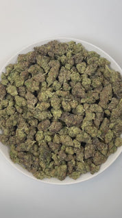 PUFFY Gushers is an indica-dominant hybrid THCa strain, created by expertly crossing Gelato #41 and Triangle Kush. The aroma is a rich and inviting blend of nutty warmth, buttery cream, and sweet vanilla cake, creating an irresistible and comforting fragrance that immediately delights the senses. Visually, the buds impress with dense forest-green hues and purple accents, orange pistils and frosty trichomes. Consumers often describe an initial surge of bright, euphoric energy that uplifts the mind, gradually