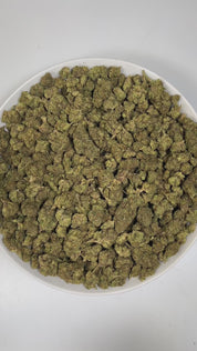 PUFFY Gumbo is an indica-dominant hybrid THCa strain, born from the legendary pairing of Gummo and Guru. The aroma is intensely gassy and funky, layered with sharp chemical notes that create a bold, pungent, and unmistakably powerful scent profile. Visually captivating, the tightly formed buds glisten with a thick coat of trichomes over deep green and purple hues, accented by bright orange pistils. Consumers often report strong body relaxation paired with a euphoric, soothing, and contented high, along with