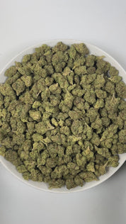 PUFFY Candy Gelato is a balanced hybrid THCa strain born from a complex cross of Blue Oreoz × Cotton Candy Gelato / Candyland × GG4 × Gelato. The aroma is a delightful blend of sweet candy notes, zesty citrus, and a pungent, gassy undertone that lingers enticingly. Visually, its dense, colorful nugs range from dark forest green to vibrant purple, often coated in a heavy layer of frosty trichomes. Consumers commonly report a fast-acting euphoric lift, delivering mental stimulation and a creative spark making