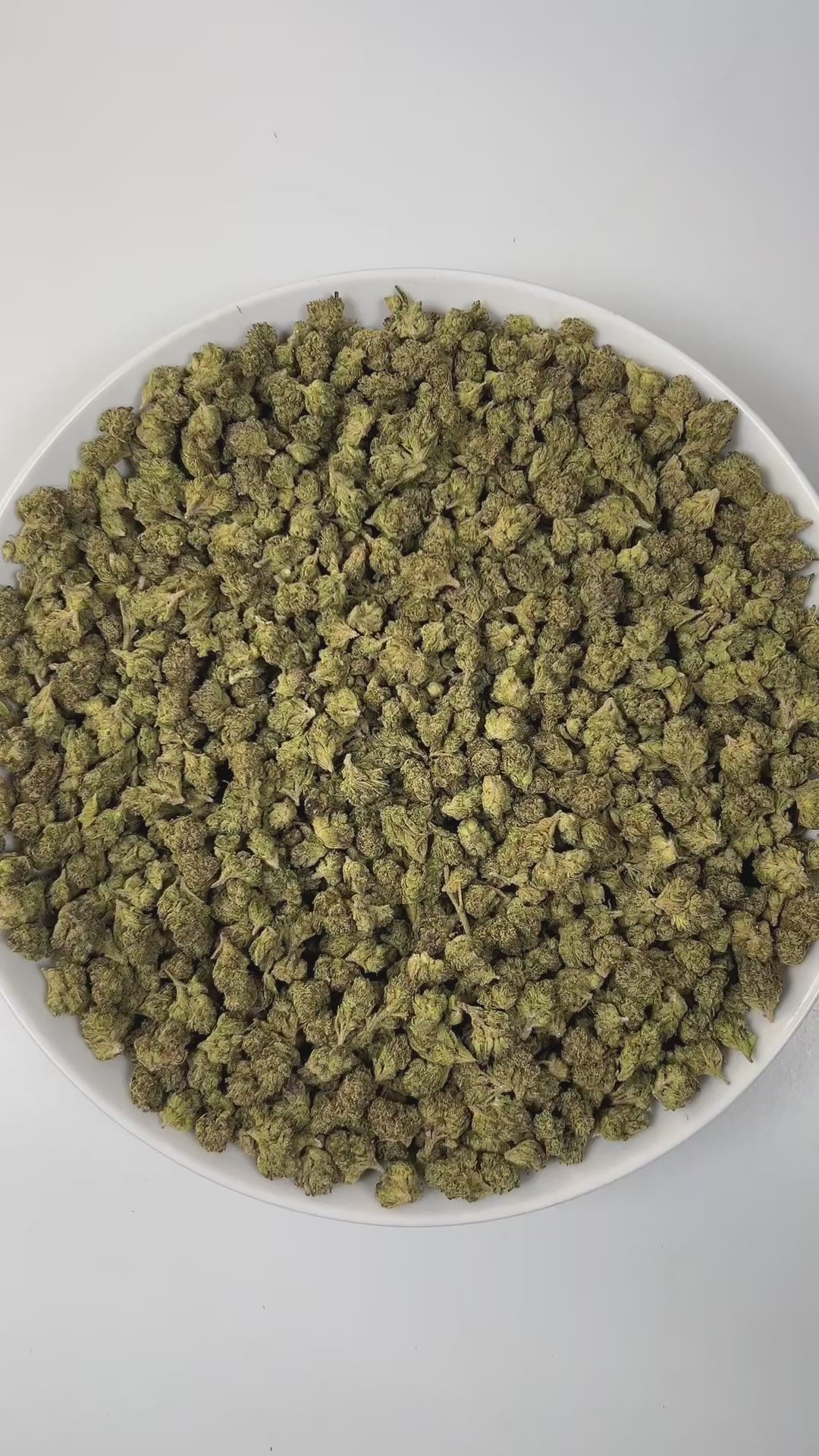 PUFFY Bolo Runtz (smalls) is an indica-dominant hybrid THCa strain, born from the legendary pairing of Gelato and ZKZ. The aroma is a captivating blend of sweet berries, pungent gassy notes, and rich earthy undertones. Visually, the buds are dense and vibrant, showcasing vivid green and deep purple hues, accented by bright orange pistils and a generous coating of sparkling trichomes. Consumers often report a balanced high that begins with a euphoric cerebral lift and gradually settles into a soothing body e