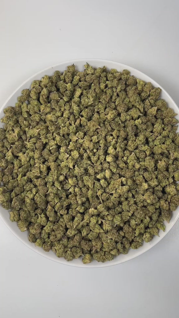 PUFFY Bolo Runtz (smalls) is an indica-dominant hybrid THCa strain, born from the legendary pairing of Gelato and ZKZ. The aroma is a captivating blend of sweet berries, pungent gassy notes, and rich earthy undertones. Visually, the buds are dense and vibrant, showcasing vivid green and deep purple hues, accented by bright orange pistils and a generous coating of sparkling trichomes. Consumers often report a balanced high that begins with a euphoric cerebral lift and gradually settles into a soothing body e