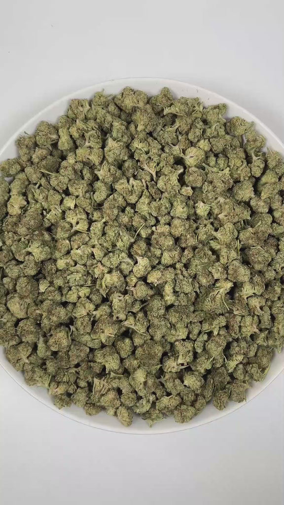 PUFFY Wedding Punch (smalls) is a balanced hybrid THCa strain, created by crossing Wedding Cake and Purple Punch. The aroma is a rich blend of creamy, herbal, and pungent notes, creating a deeply inviting and distinctive scent. Visually, dense deep green buds with purple hues and fiery orange pistils are coated in sticky trichomes. Consumers often report a soothing sense of relaxation paired with mental clarity, accompanied by an uplifted mood and happy, euphoric sensations.