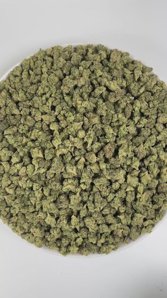 PUFFY Candy Gelato (smalls) is a balanced hybrid THCa strain born from a complex cross of Blue Oreoz × Cotton Candy Gelato / Candyland × GG4 × Gelato. The aroma bursts with sweet candy and ripe berry notes, complemented by a sharp, gassy undertone. Visually, its dense, colorful nugs range from dark forest green to vibrant purple, often coated in a heavy layer of frosty trichomes. Consumers commonly report a fast-acting euphoric lift, delivering mental stimulation and a creative spark making it an ideal comp