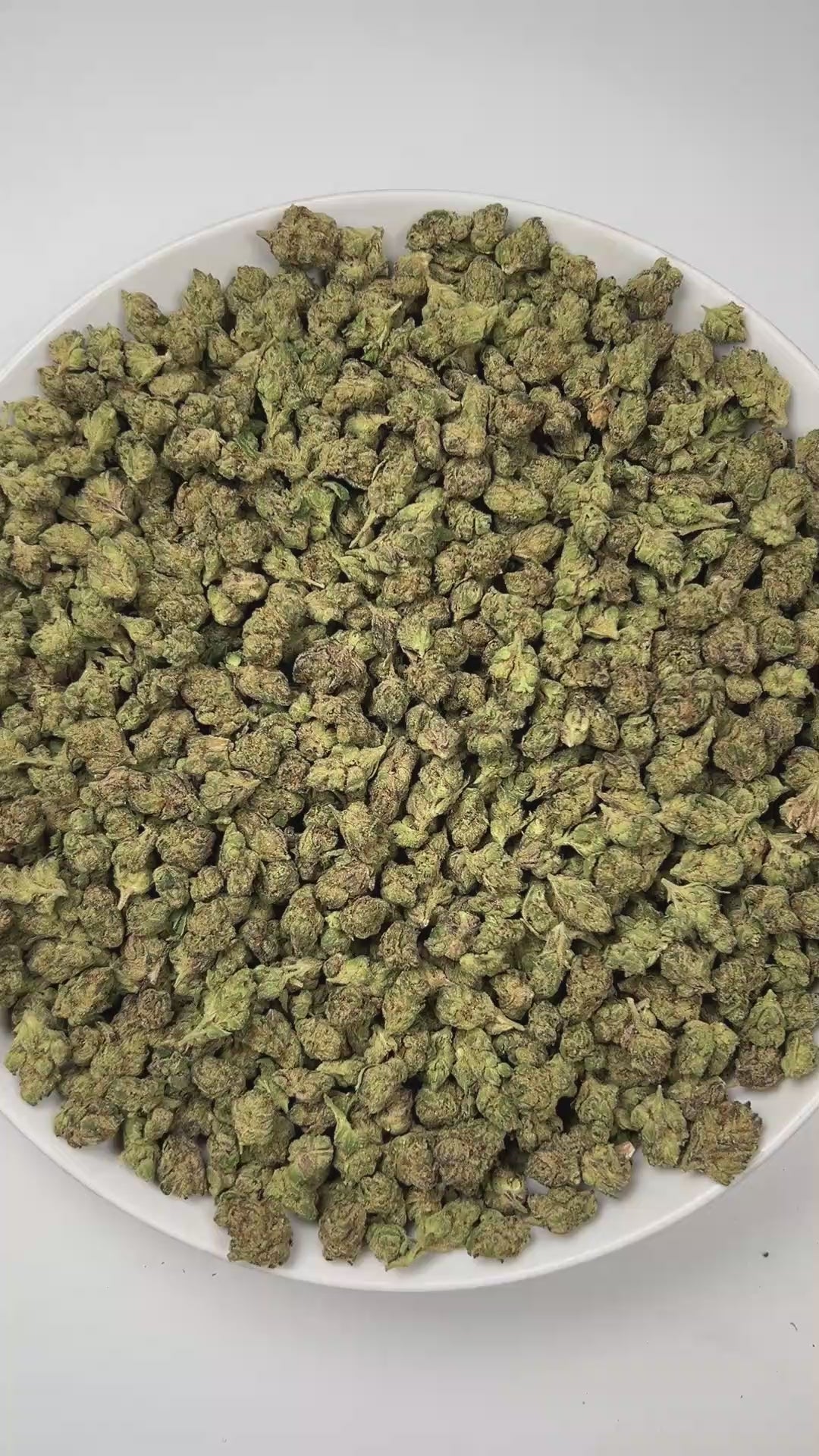 PUFFY Strawberry Banana (smalls) is an  indica-dominant THCa strain, result of crossing Crockett’s Banana Kush with the Strawberry phenotype of Bubble Gum.The aroma bursts with a rich fusion of fruity sweetness, smooth creamy notes, and a bold gassy kick that creates a perfectly balanced and irresistible scent profile. Visually buds dazzle with vibrant green and deep purple hues, bright orange hairs, and a frosty coat of amber trichomes. Consumers report a blissfully happy and peaceful high that enhances cr