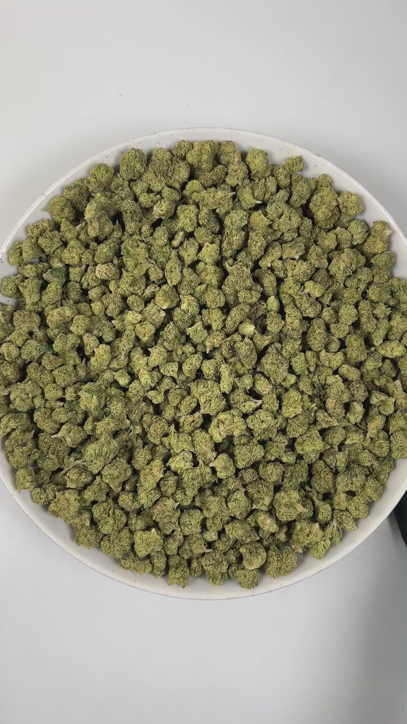 PUFFY Super Runtz (smalls) is a hybrid THCa strain, expertly crafted from a potent cross between Super Lemon Cherry Gelato and Runtz. The aroma bursts with sweet candy notes, zesty lime, and a distinct, gassy undertone for a bold and tantalizing scent profile. Visually, the buds feature chunky or elongated forms in deep green and purple, lit with orange pistils and coated in sugar-like frosty trichomes. Consumers often report an uplifting wave of euphoria that brightens the mood, gradually melting into deep