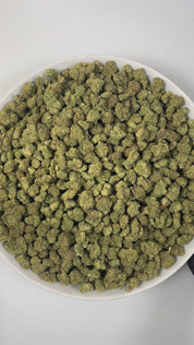 PUFFY Cheetah Piss (smalls) is a balanced hybrid THCa strain, expertly bred from a powerhouse trio: Lemonnade, Gelato 42, and London Poundcake 97. The aroma is a sharp and zesty blend of lime, pungent skunk, and bold chemical notes. Visually, the dense, vibrant green buds are frosted with trichomes, accented by orange pistils and occasional subtle purple hues. Consumers often experience an uplifting rush that sharpens focus and brings euphoric clarity, making social interactions effortless and tasks easier,