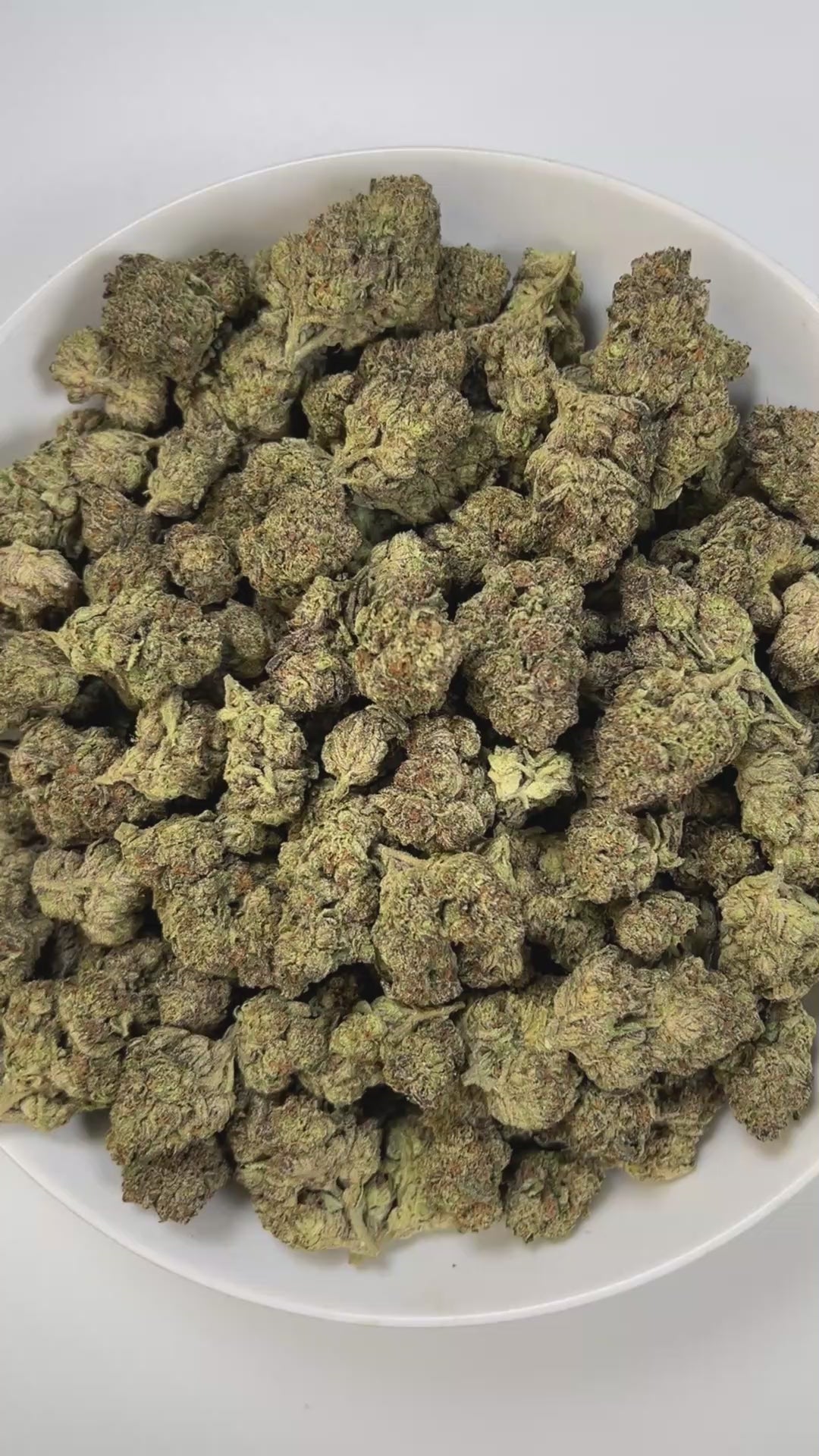 PUFFY Amaretto Runtz is an indica-dominant hybrid THCa strain born from the legendary cross between Rainbow Sherbet x Pink Panties. The aroma is a rich blend of fruity sweetness, creamy smoothness, and a subtle buttery finish. Visually, the buds are dense and chunky with light green hues, bright orange pistils, and a frosty trichome coating. Consumers often describe the experience as a euphoric body buzz that melts away tension, while at the same time delivering an uplifting, cerebral high that enhances moo