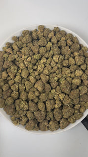 PUFFY Tangerine Dream is a sativa-dominant hybrid THCa strain, born from the masterful cross of Afghani, G13 and Neville’s A5 Haze. The aroma bursts with zesty orange, creamy sweetness, and a sharp hint of diesel. Visually, these dense buds captivate with striking lime green and royal purple hues, vibrant orange pistils, and a sparkling blanket of trichomes. Consumers often report a balanced experience of uplifting euphoria paired with gentle physical relaxation, enhancing creativity, boosting mood, and lea