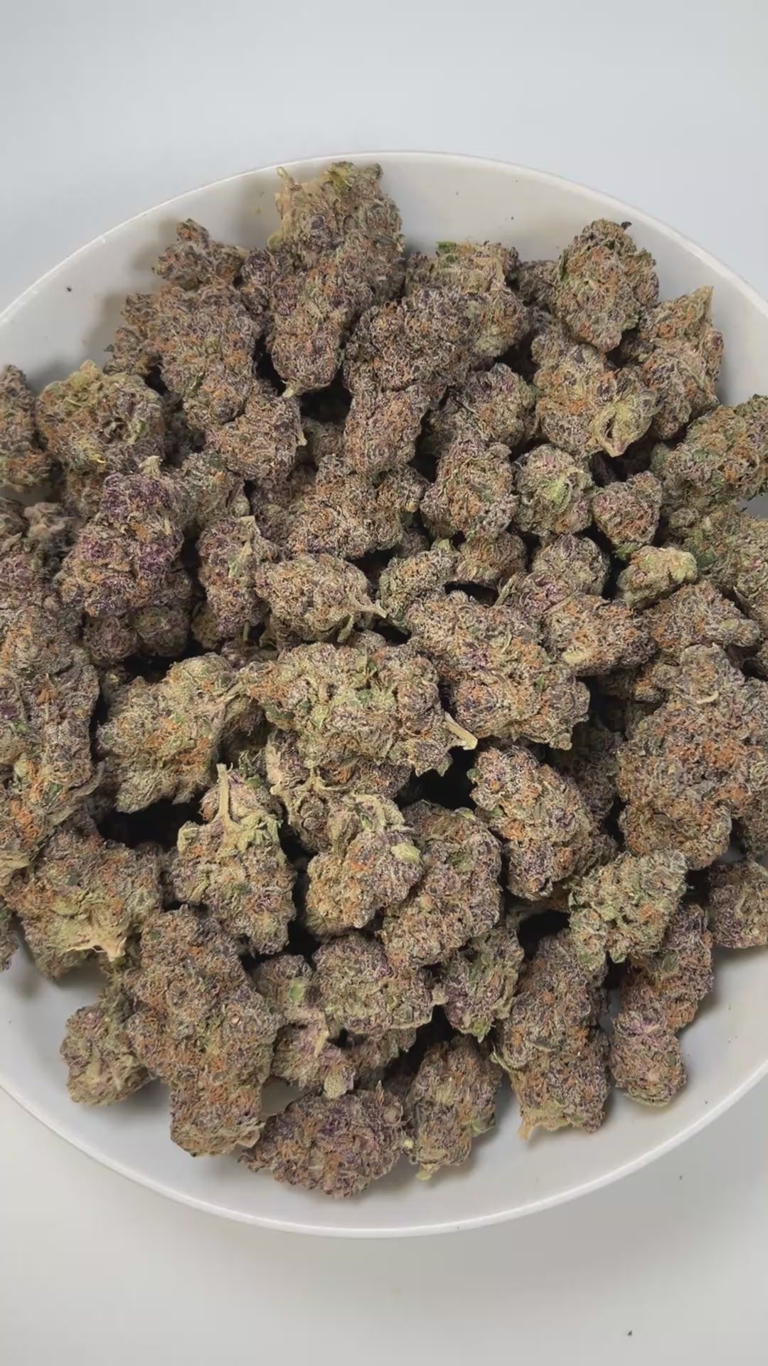 PUFFY Gwala is a balanced hybrid THCa strain created by crossing Rainbow Beltz and Moonbow. The aroma bursts with fruity notes layered with zesty orange peels and a bold gassy undertone, creating a vibrant and invigorating scent profile. Visually, dense buds draw the eye with vivid greens, deep purples, and fiery oranges, all wrapped in a sparkling blanket of resinous trichomes. Consumers often experience a balanced high that lifts the mood with euphoria and mental clarity before easing into calming physica